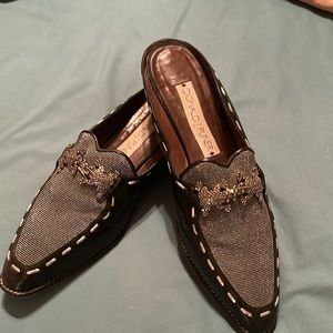 Unique Donald Pliner shoe with frogs